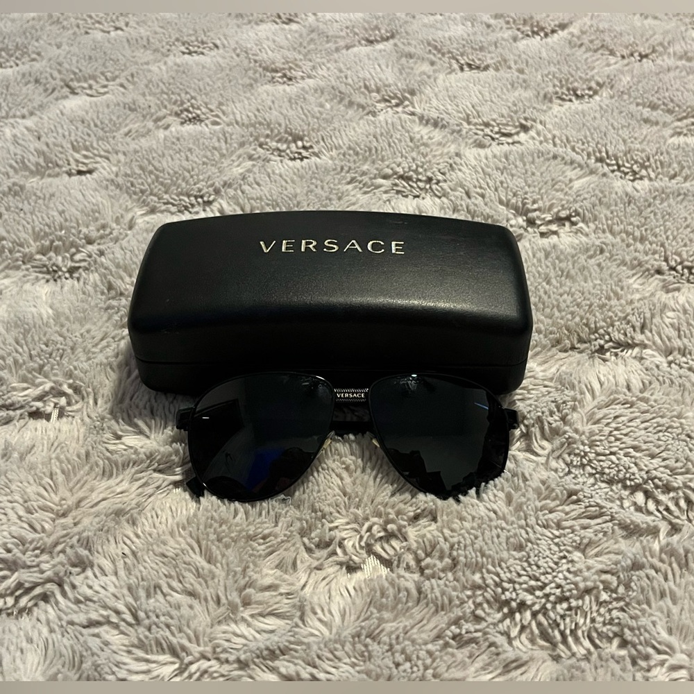 🎩BLACK VERSACE SUNGLASSES🎩